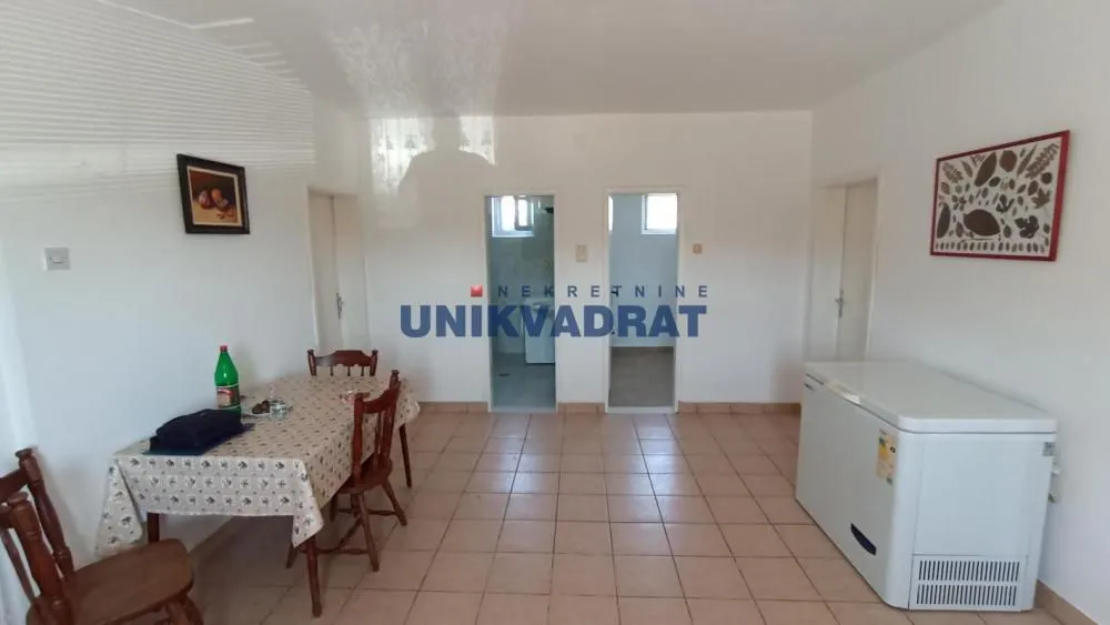 Prodaja, kuća, 280m², Centar, Topola