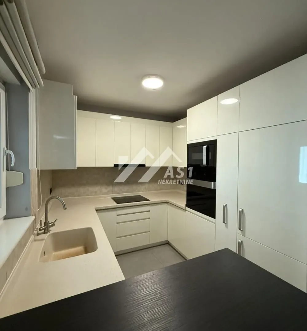Izdavanje, četvorosoban stan, 113m², Nova Detelinara, Novi Sad Sve Podlokacije