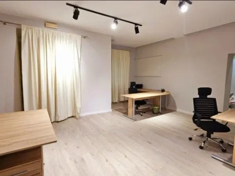 Izdavanje, poslovni prostor, 80m², Centar, Podgorica - image 6