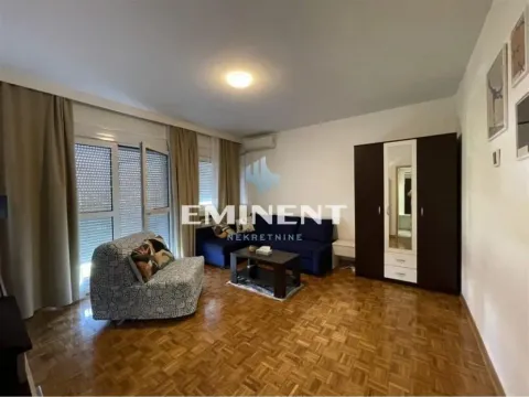 Izdavanje, jednosoban stan, 37m², Savski Venac, Beograd