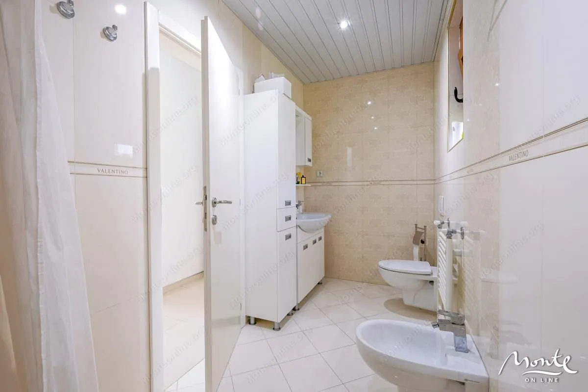 Sale, house, 430m², Bečići, Budva