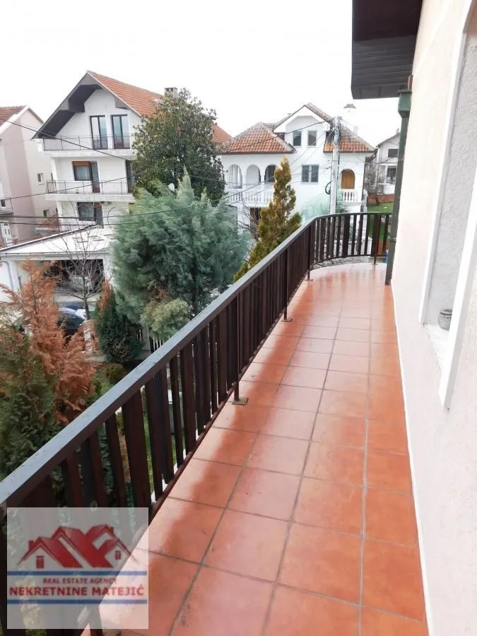 Prodaja, kuća, 300m², Kragujevac, Srbija
