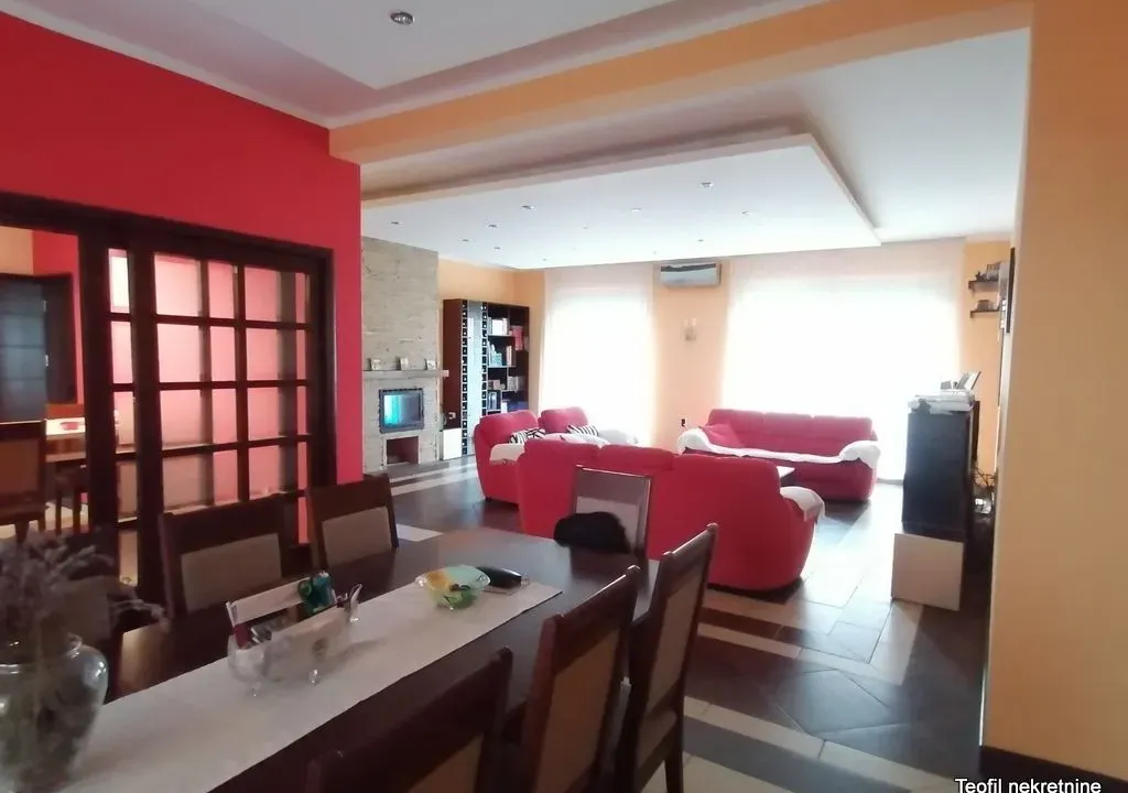 Prodaja, kuća, 256m², Surčin, Beograd