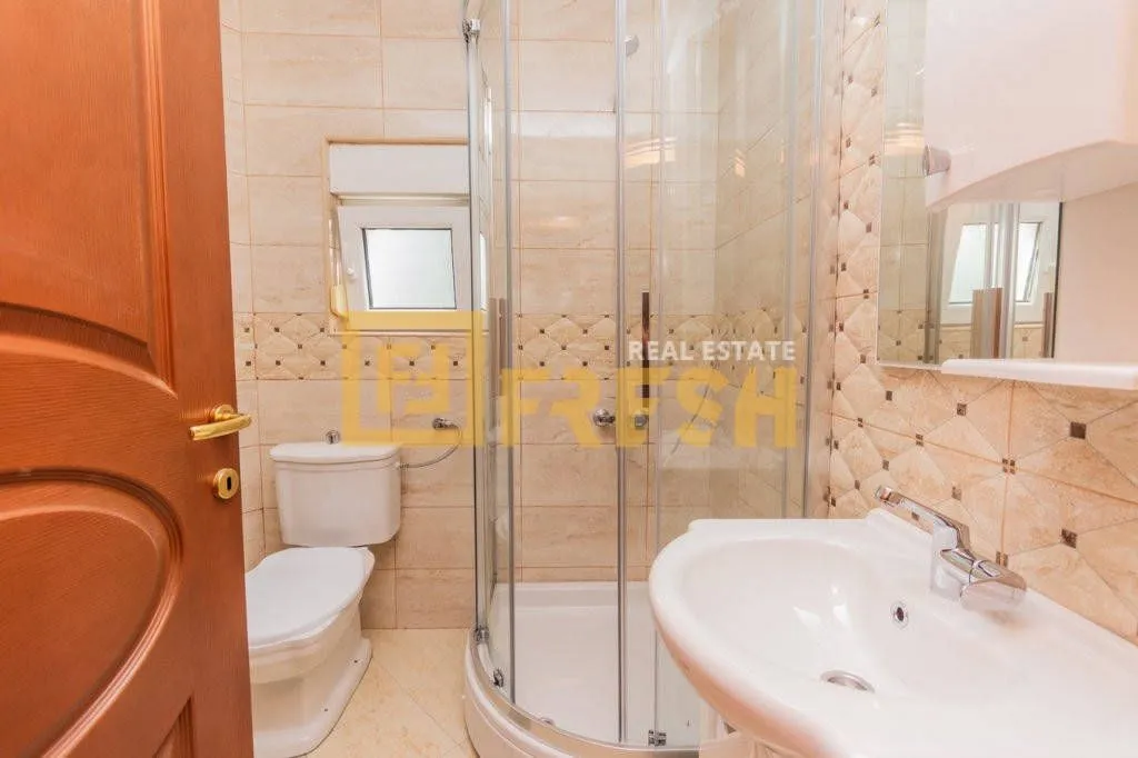 Rent, house, 180m², Kokoti, Podgorica
