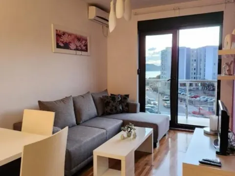 Sale, one bedroom apartment, 42m², Bečići, Budva - image 2