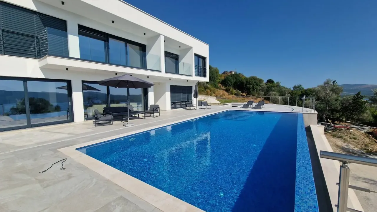 Izdavanje, kuća, 410m², Tivat, Crna Gora