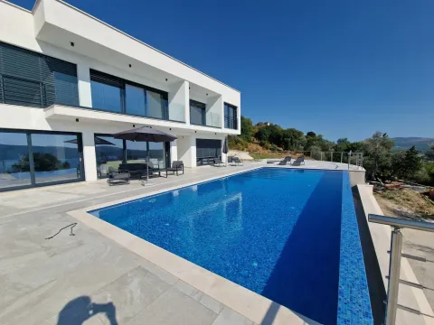 Izdavanje, kuća, 410m², Tivat, Crna Gora