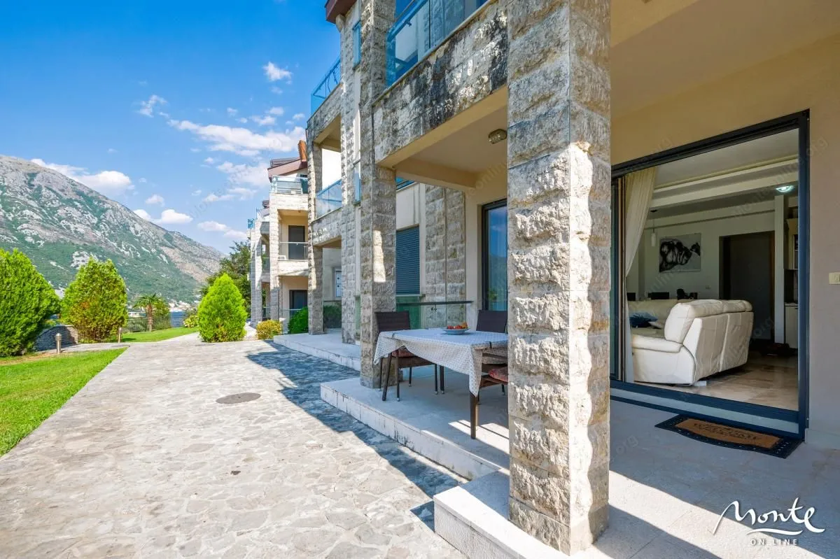 Prodaja, dvosoban stan, 68m², Kostanjica, Kotor