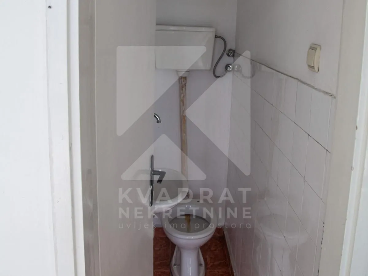 Rent, office space, 122m², Autobuska stanica, Podgorica