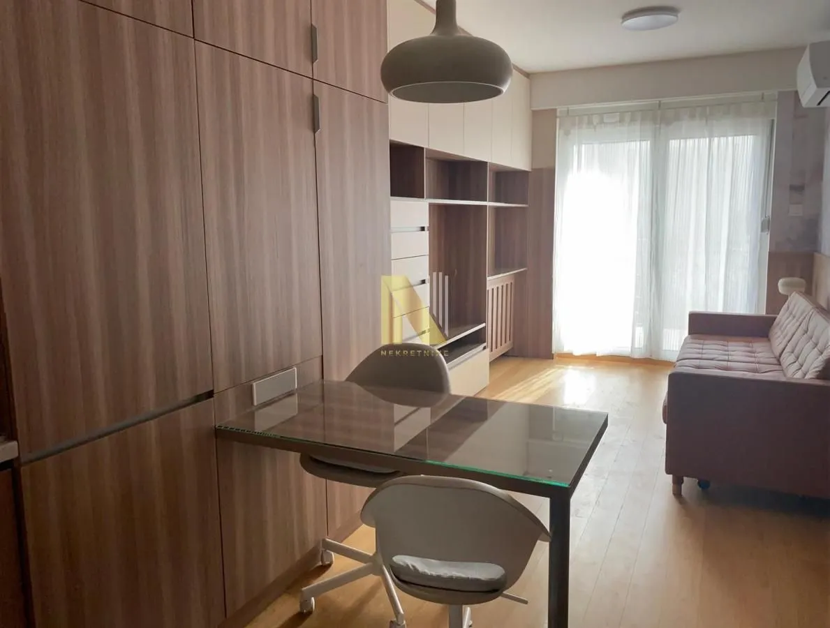 Izdavanje, garsonjera, 28m², Centar, Novi Sad