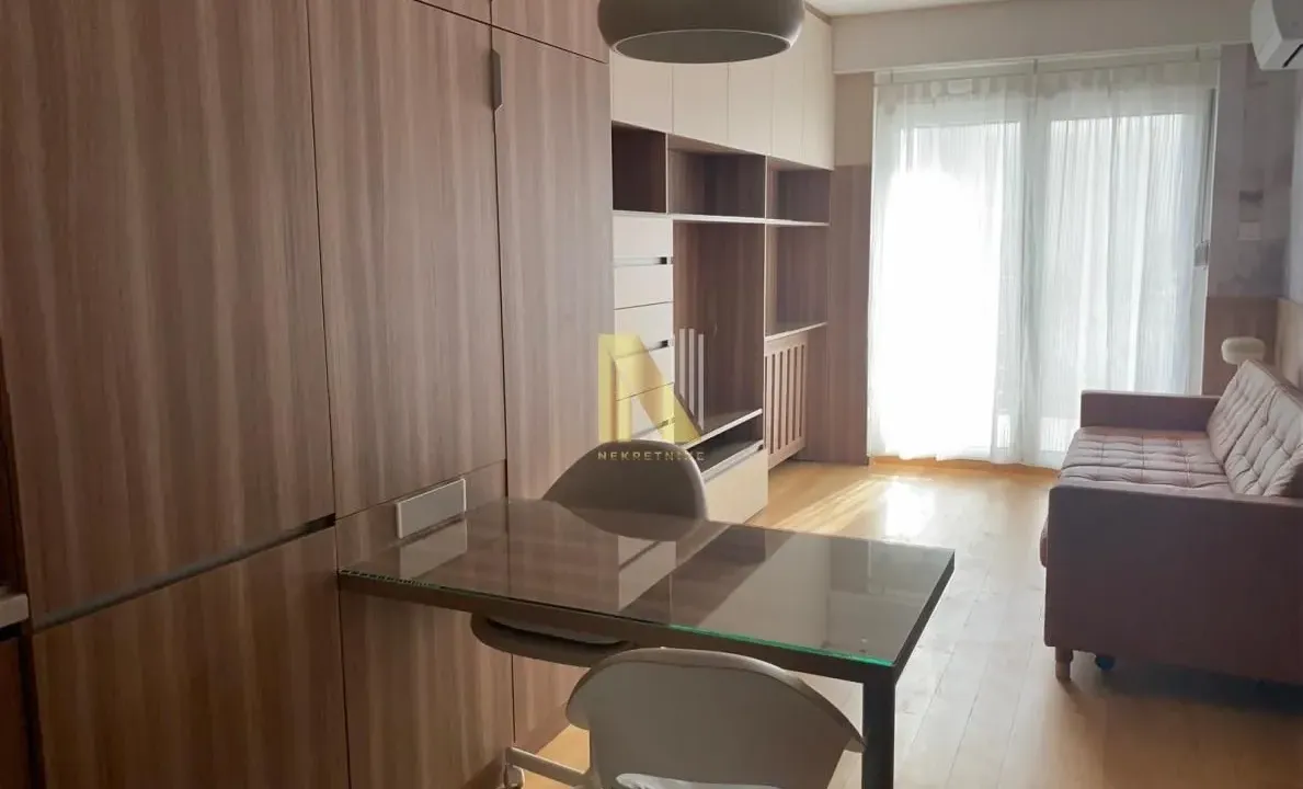 Izdavanje, garsonjera, 28m², Centar, Novi Sad
