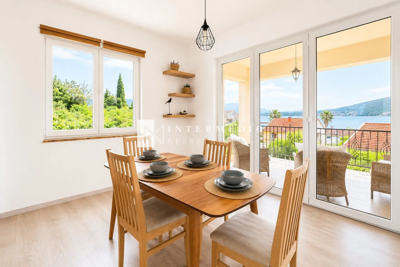 Prodaja, dvosoban stan, 85m², Đenovići, Herceg Novi
