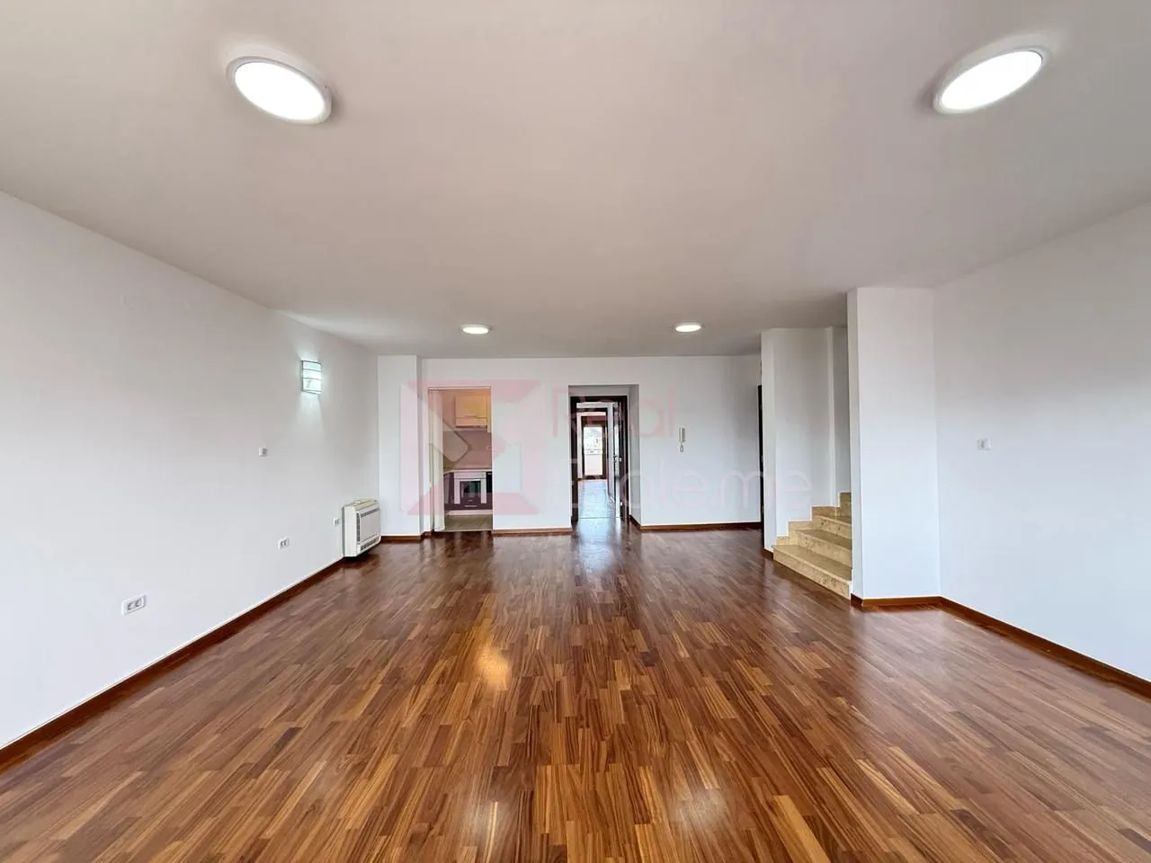 Sale, four bedroom apartment, 220m², Preko Morače, Podgorica