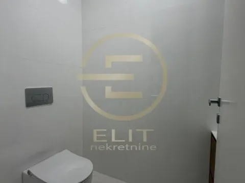 Izdavanje, stan, 126m², Stari grad, Novi Sad - image 20