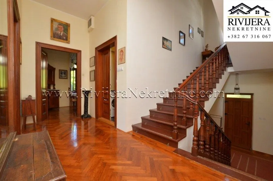 Prodaja, kuća, 250m², Savina, Herceg Novi