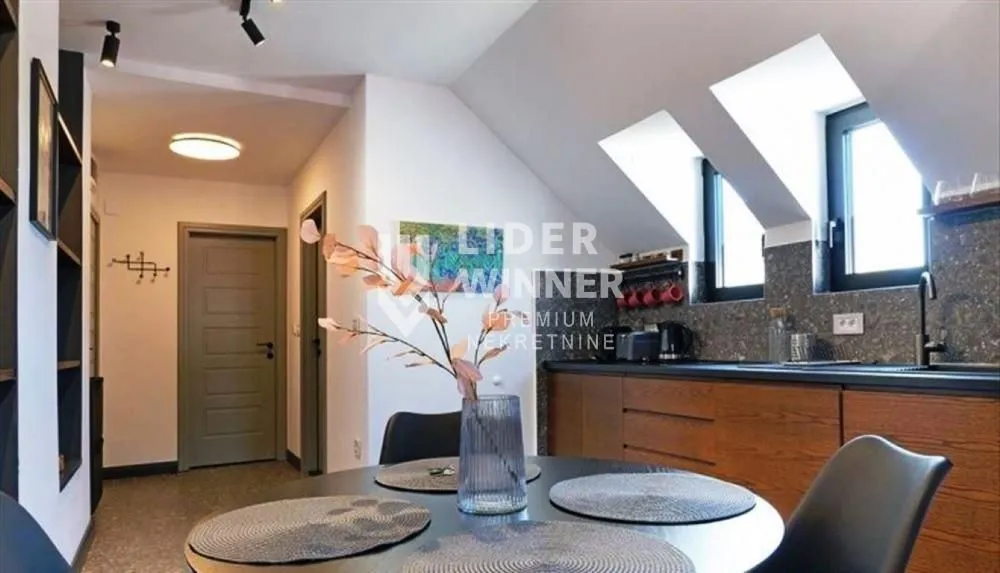 Prodaja, četvorosoban stan, 109m², Zemun Centar, Zemun Sve Podlokacije