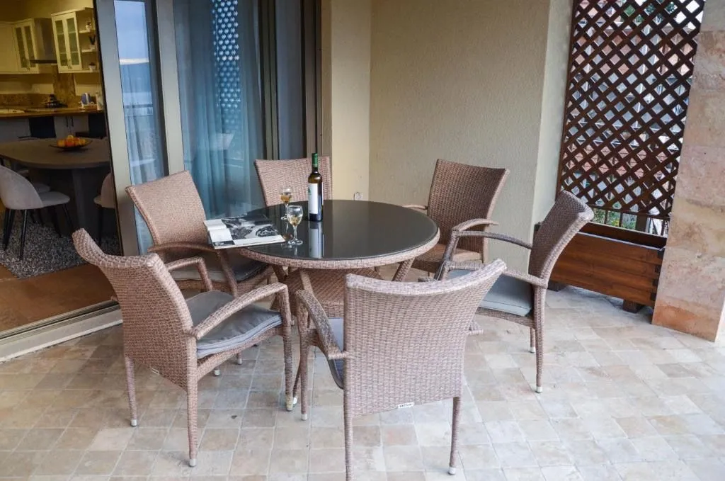 Izdavanje, kuća, 176m², Marići, Tivat