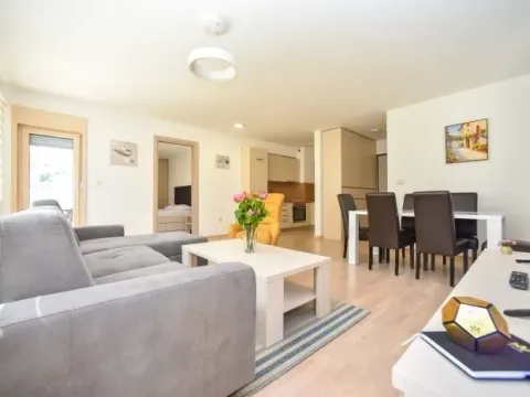 Izdavanje, dvosoban stan, 74m², Centar, Budva - image 5