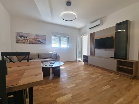 Rent, two bedroom apartment, 58m², Bečići, Budva - image 2