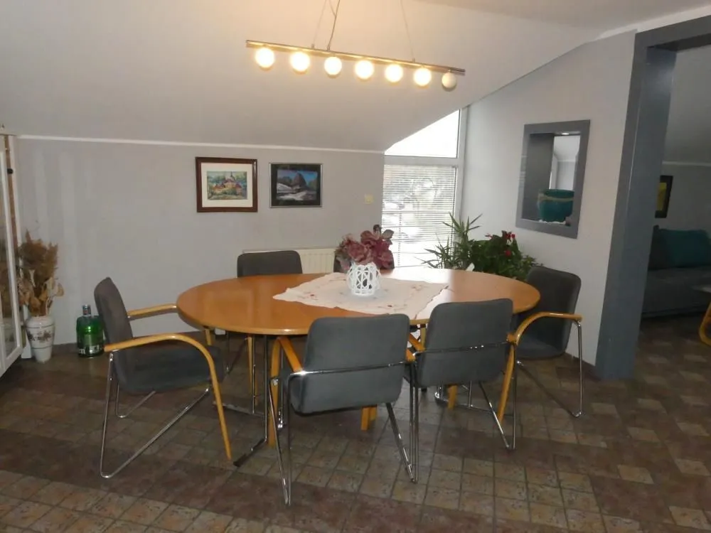 Prodaja, kuća, 220m², Centar, Jagodina