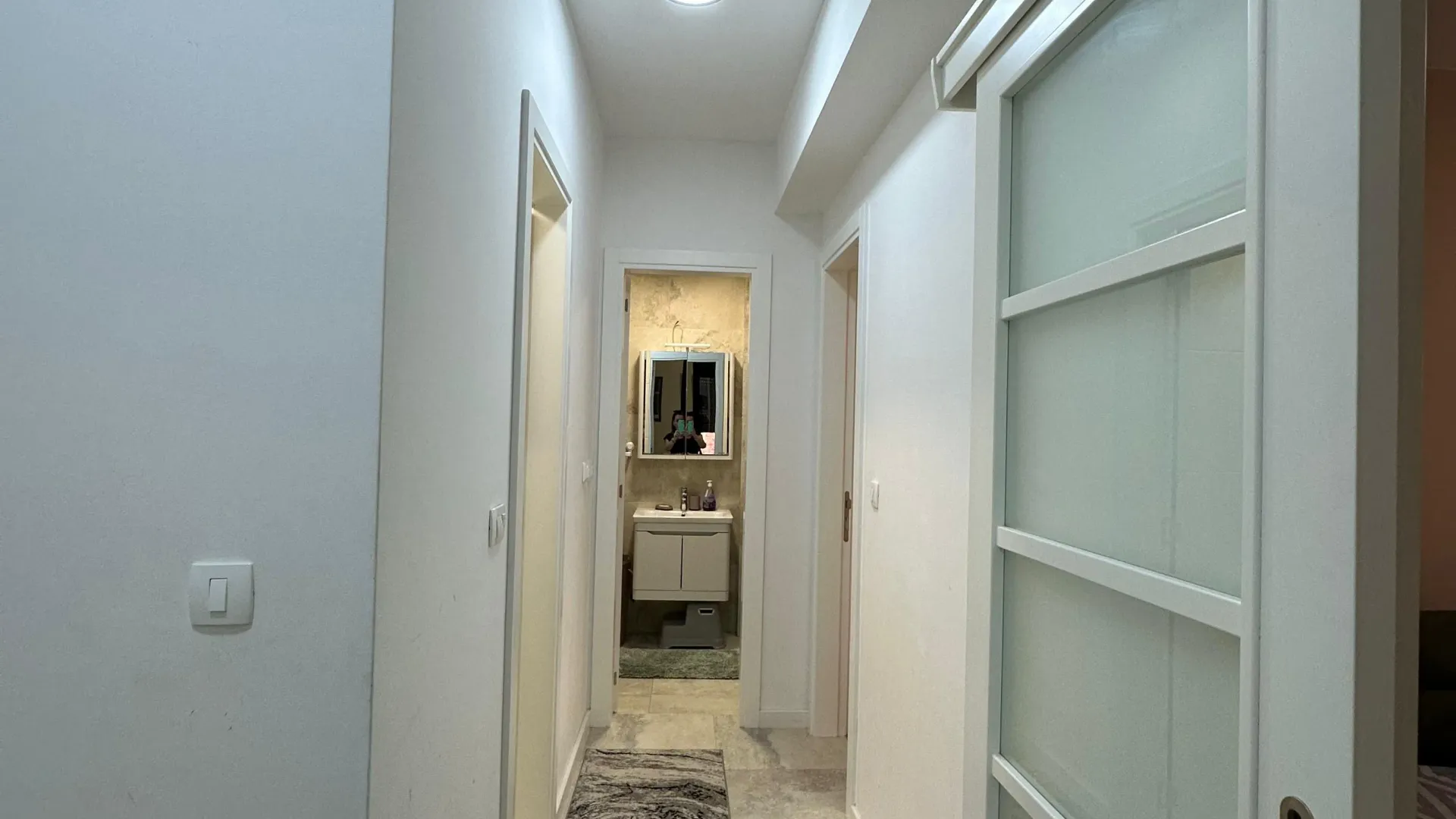 Izdavanje, dvosoban stan, 70m², Kalimanj, Tivat