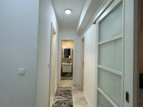 Izdavanje, dvosoban stan, 70m², Kalimanj, Tivat - image 13