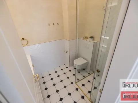 Izdavanje, četvorosoban stan, 135m², Tatarsko brdo, Petrovaradin - image 16