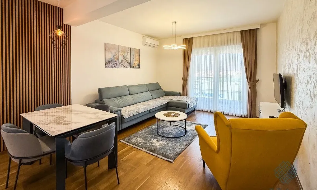 Izdavanje, dvosoban stan, 70m², Zabjelo, Podgorica