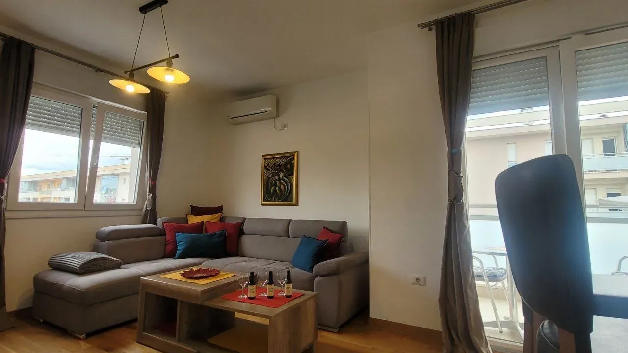 Izdavanje, jednosoban stan, 42m², City Kvart, Podgorica