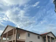 Izdavanje, kuća, 320m², Zlatica, Podgorica - image 1