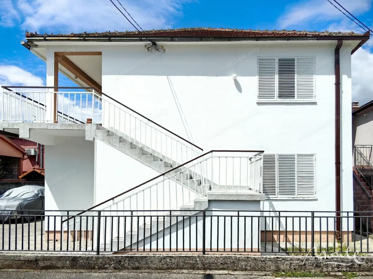Prodaja, kuća, 180m², Tološi, Podgorica