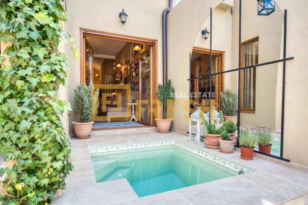 Prodaja, kuća, 160m², Stara Varoš, Podgorica