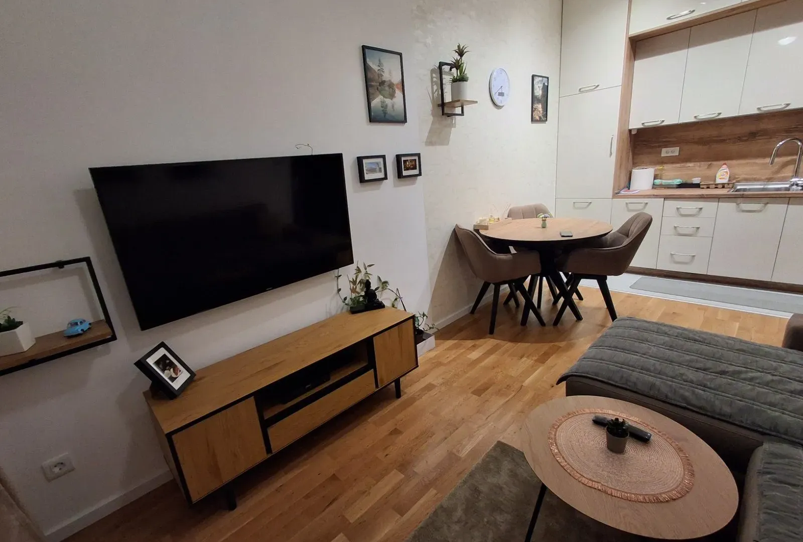 Izdavanje, jednosoban stan, 42m², Tološi, Podgorica