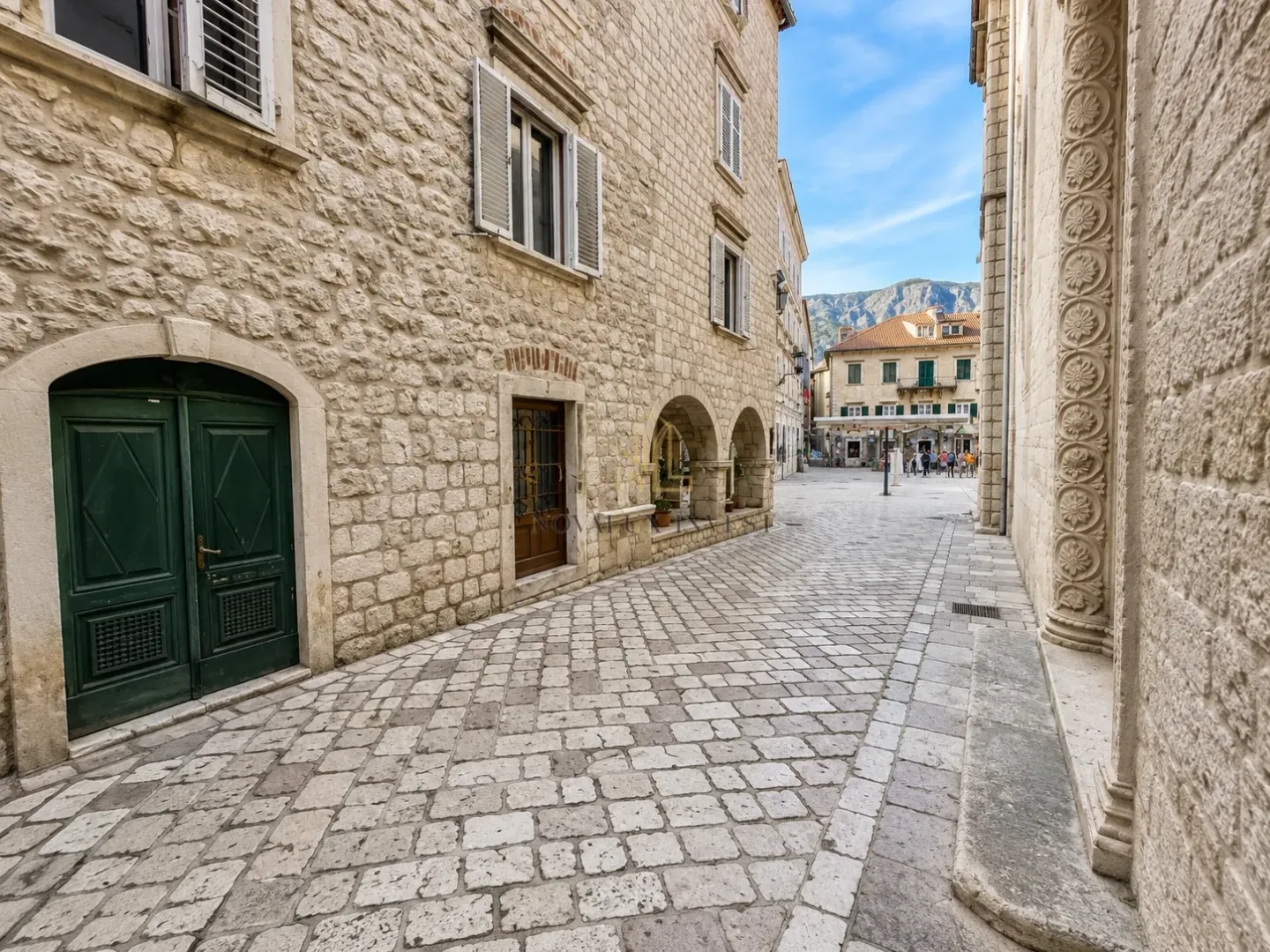 Prodaja, dvosoban stan, 84m², Stari Grad Kotor, Kotor