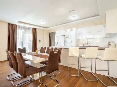 Prodaja, stan, 396m², Centar, Budva - image 7