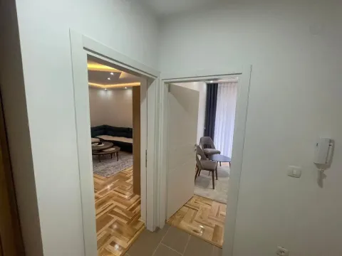 Izdavanje, dvosoban stan, 77m², Stari Aerodrom, Podgorica - image 4