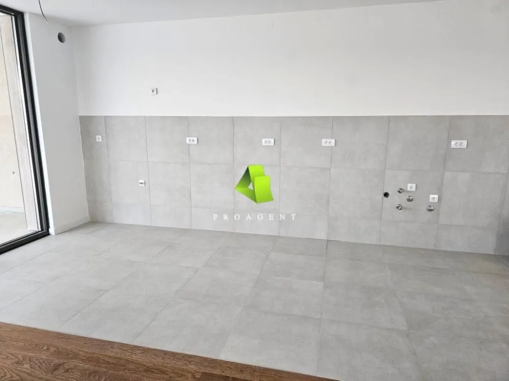 Prodaja, četvorosoban stan, 156m², Medijana, Niš