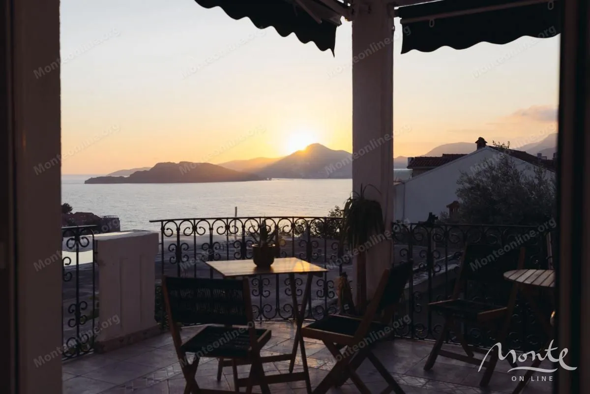 Sale, two bedroom apartment, 74m², Sveti Stefan, Budva