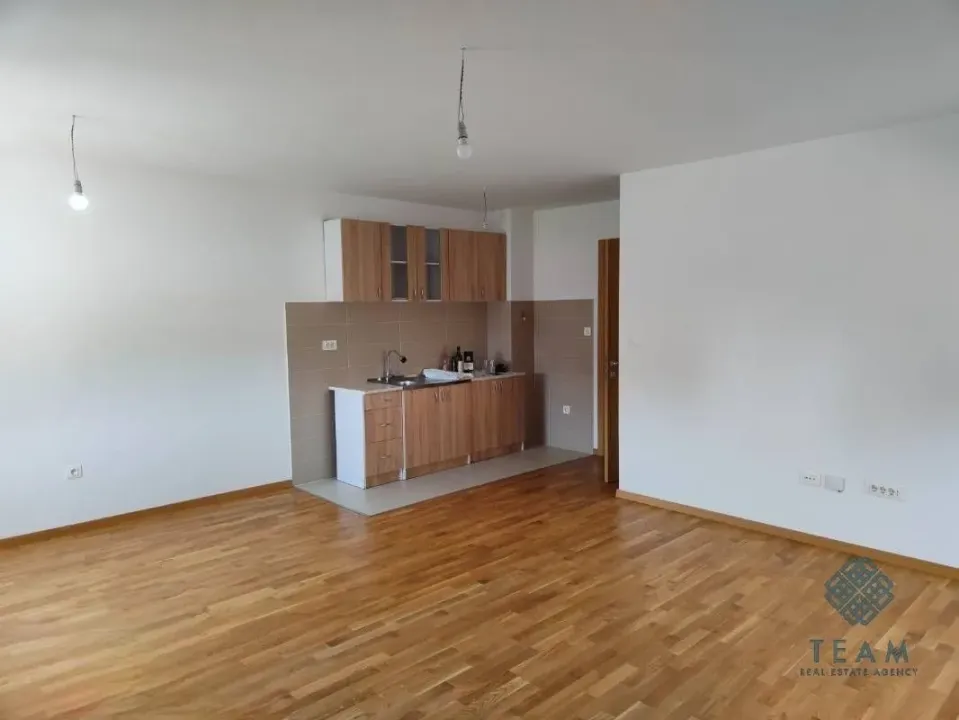Izdavanje, dvosoban stan, 69m², Ljubović, Podgorica