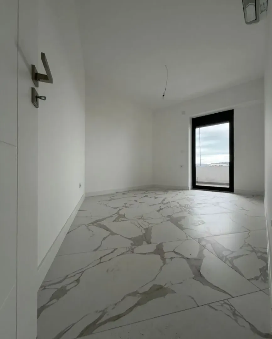 Sale, two bedroom apartment, 84m², Centar, Bar