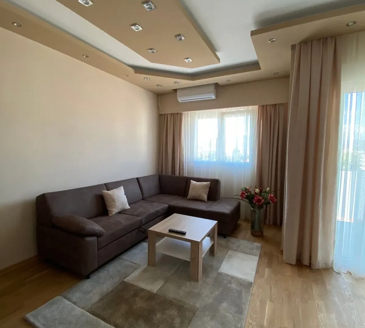 Izdavanje, jednosoban stan, 50m², Pobrežje, Podgorica