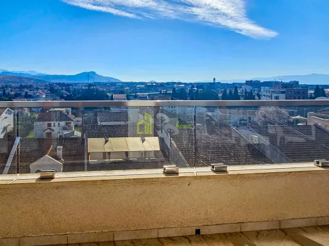 Sale, five bedroom apartment, 175m², Gorica C, Podgorica - image 9