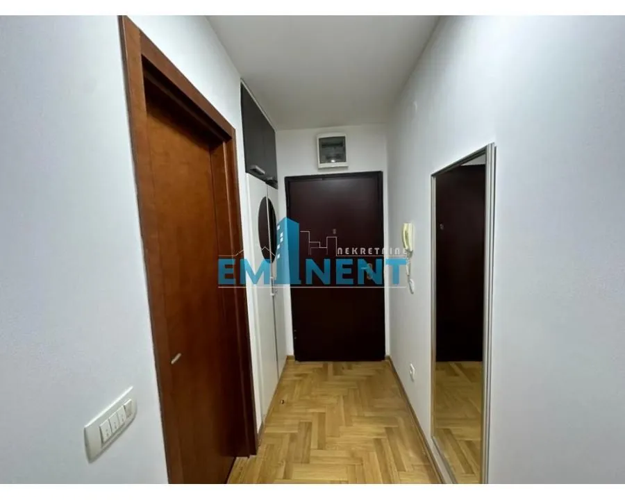 Izdavanje, trosoban stan, 80m², Autokomanda, Voždovac Sve Podlokacije