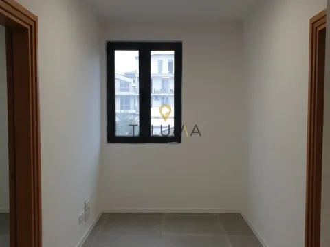 Izdavanje, poslovni prostor, 120m², Centar, Podgorica - image 4