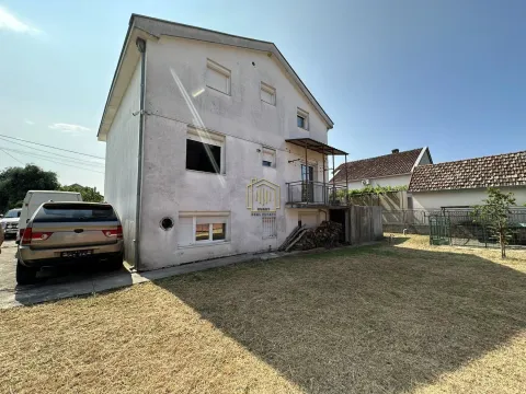 Sale, house, 300m², Zlatica, Podgorica - image 2