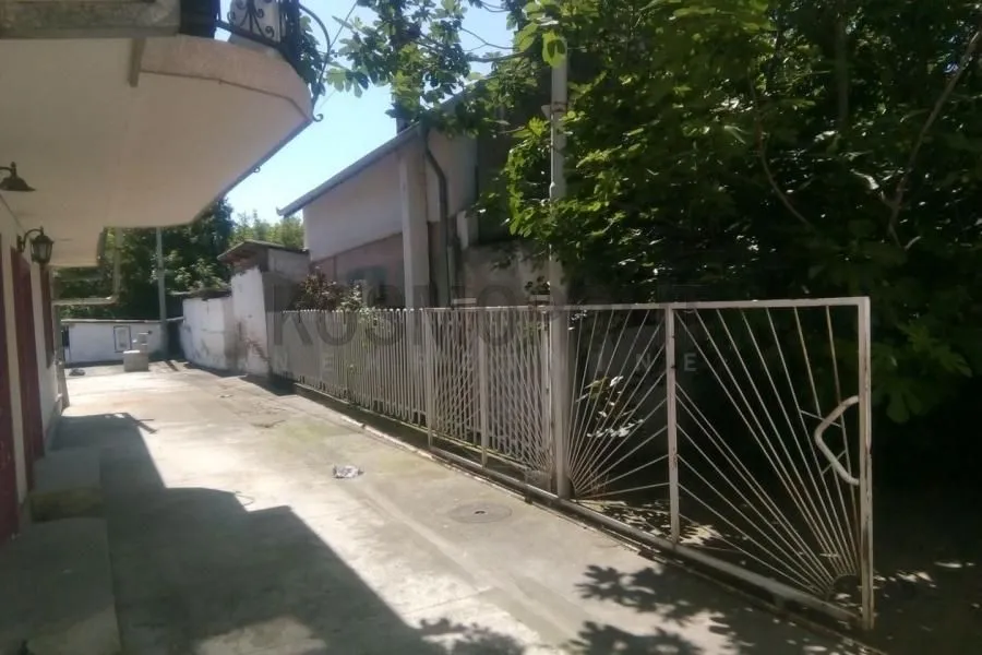 Sale, house, 500m², Zemun Kalvarija, Zemun Sve Podlokacije