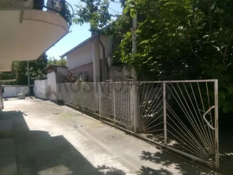 Sale, house, 500m², Zemun Kalvarija, Zemun Sve Podlokacije - image 2
