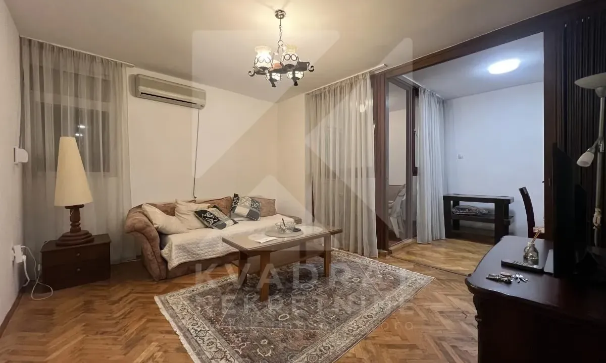 Izdavanje, dvosoban stan, 76m², Blok 5, Podgorica
