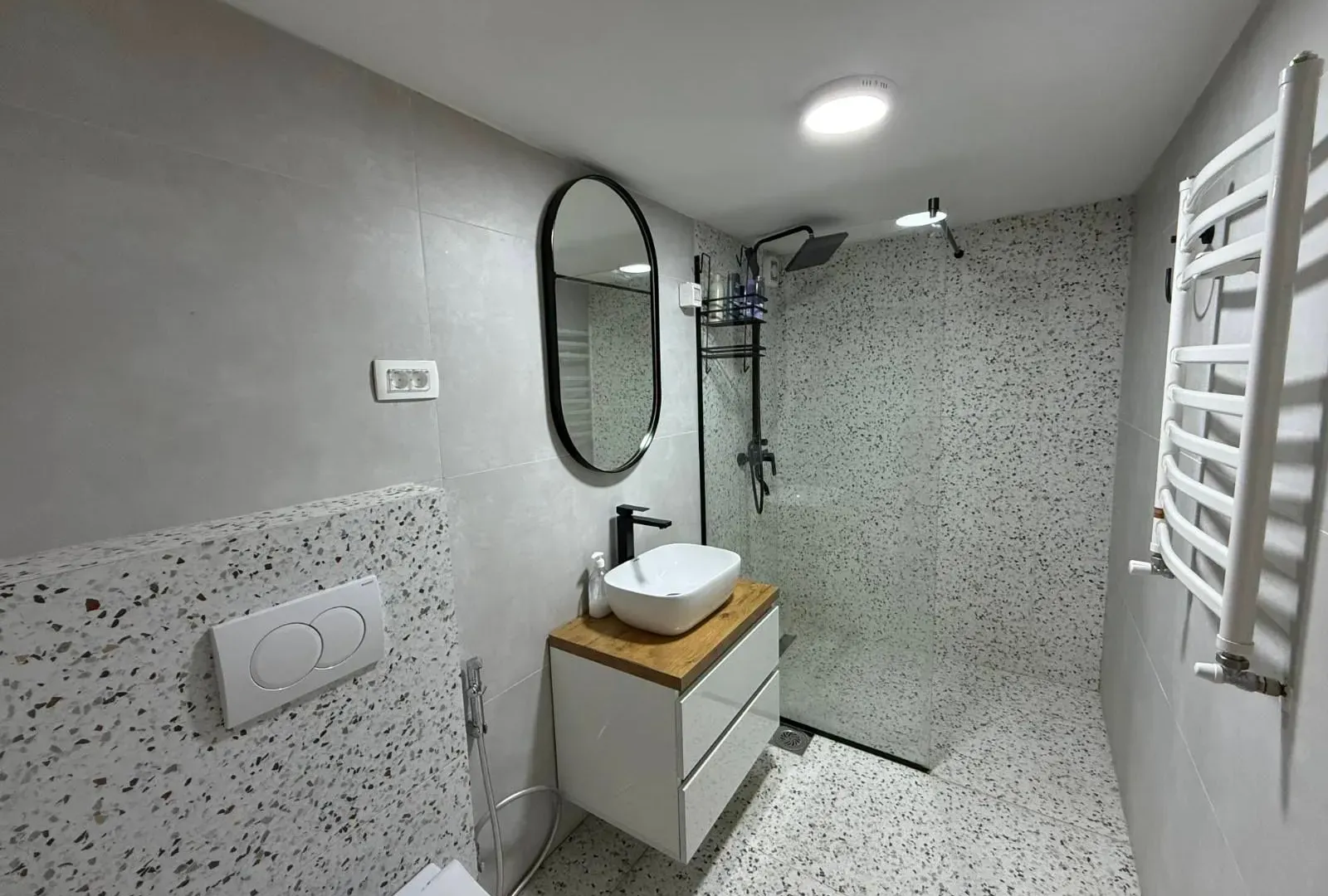 Izdavanje, stan, 300m², Gorica C, Podgorica