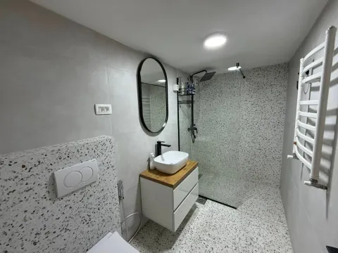 Izdavanje, stan, 300m², Gorica C, Podgorica - image 11